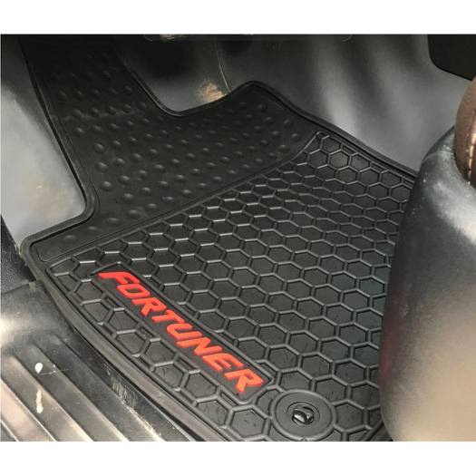 Thảm lót sàn cao su 3D xe Fortuner 2017- 2021 cao cấp loại đúc dày theo xe