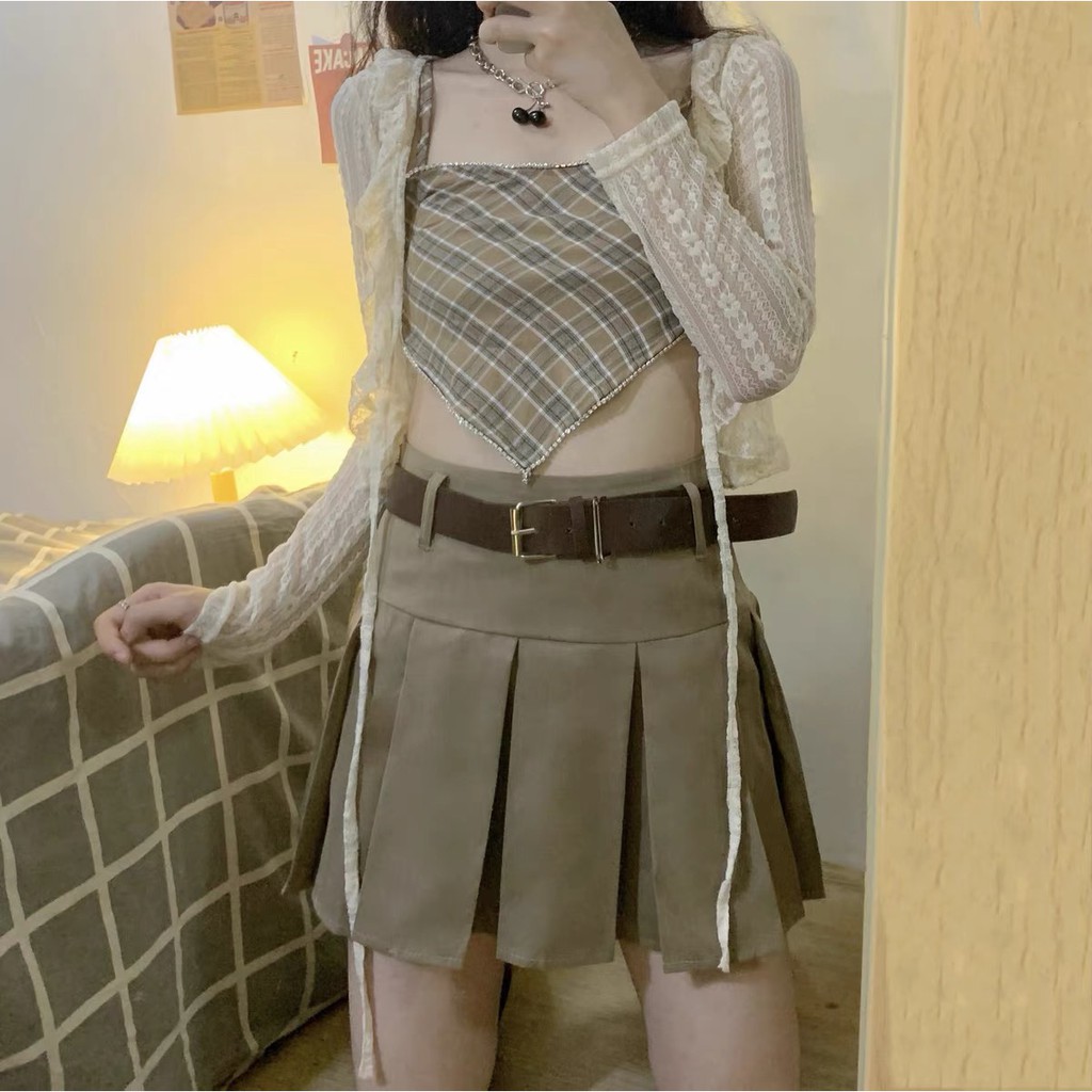 Bộ áo hai dây + áo khoác + chân váy xếp ly + áo cardigan ngắn ngọt ngào thời trang cho nữ