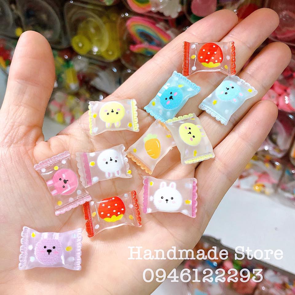 Charm gói kẹo nhỏ