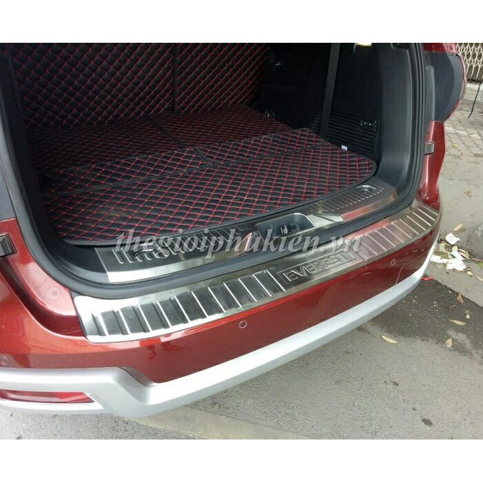 Ốp chống trầy cốp Ford Everest 2016-2021 –  INOX(hàng cao cấp)