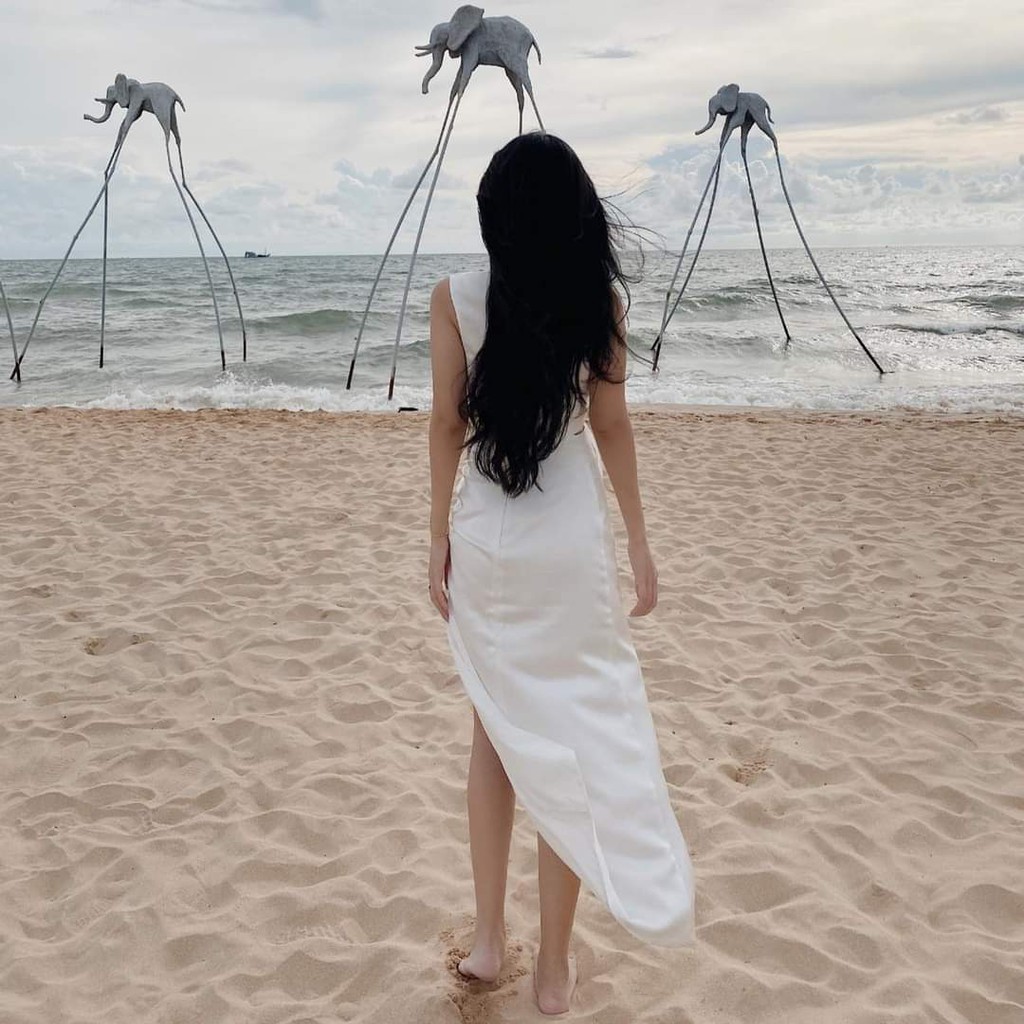 Áo croptop trắng đi biển, không tay xinh xắn