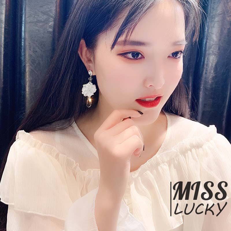 Khuyên tai nữ kiểu dáng thời trang phong cách Hàn Quốc