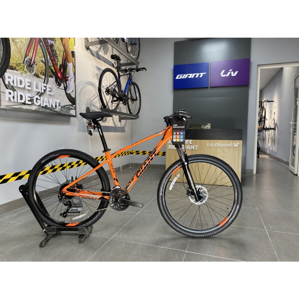 Xe đạp thể thao thao Giant ATX 830