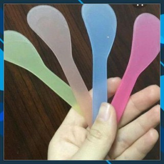 Thìa nhựa đắp mặt nạ (1 cái)