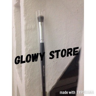 Cọ Morphe E13 OVAL SHADOW FLUFF