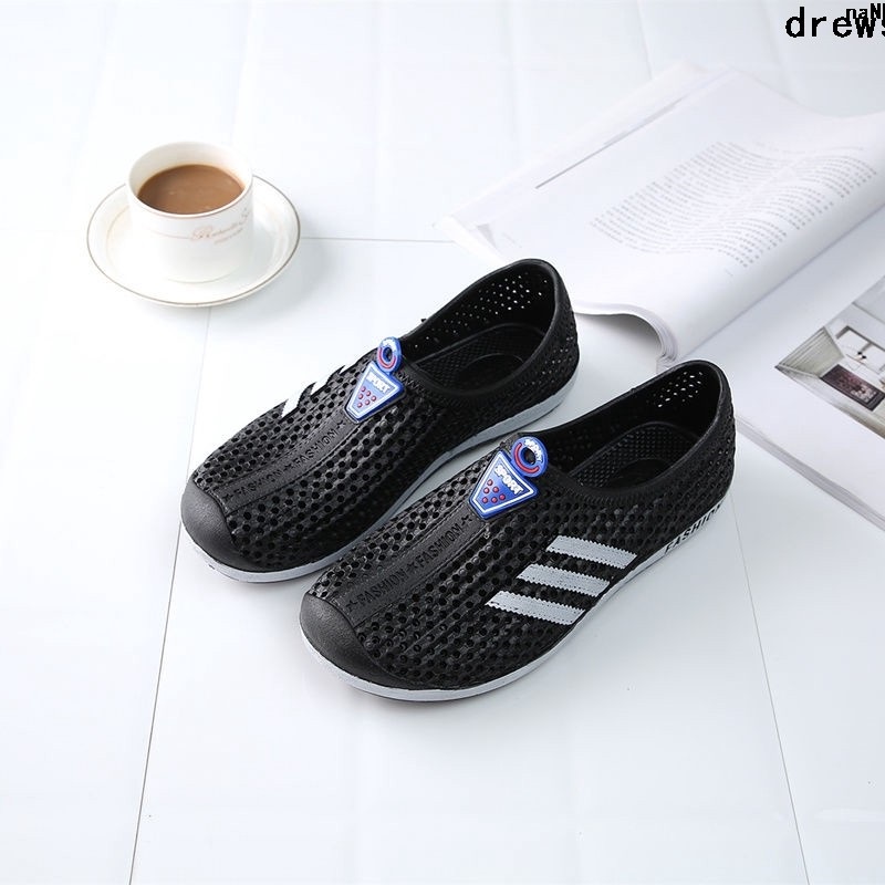 Giày sandal nam thoáng hơi thời trang cá tínhDây nhựa đục lỗ chống thấm nước chuyên dụng