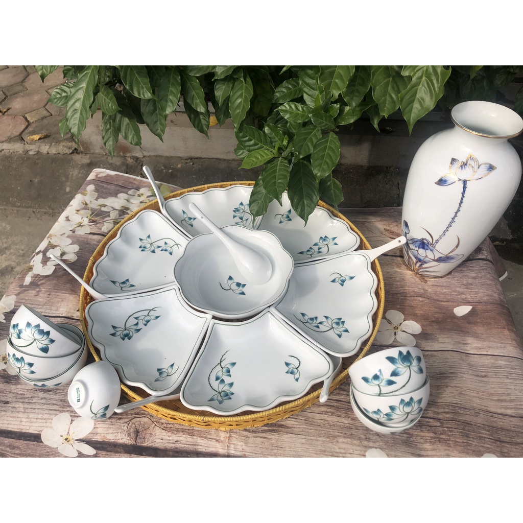 Set bát đĩa muỗng sứ trắng hình mặt trời cánh lượn vẽ hoa sen - Gốm Bát Tràng