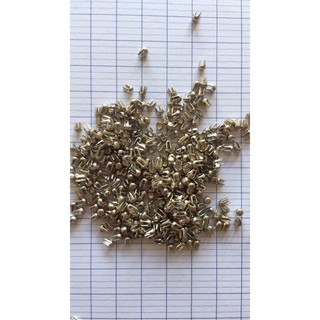 Bịch 100g chân chấu (đinh) đóng hạt cườm