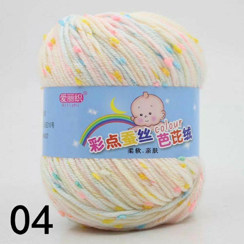 Cuộn len lụa nhiều màu sắc dùng để đan áo sweater/mũ