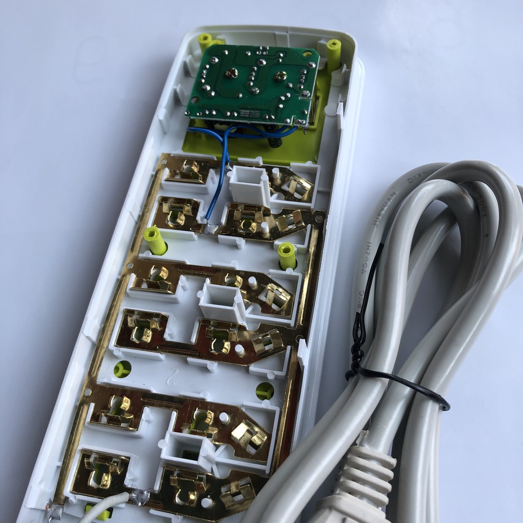 Ổ cắm điện đa năng có cổng usb sạc pin chuyển đổi thông minh chống giật phích dây dài 1m3 với 6 ổ cắm cùng 3 khe cắm USB