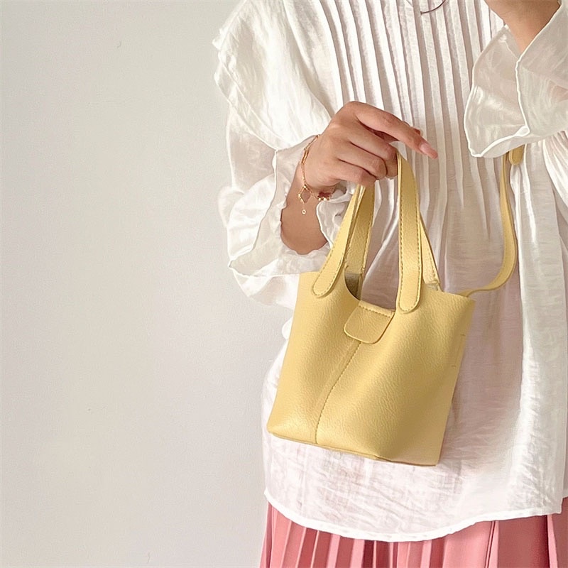 Urihouse - Túi đeo chéo, cầm tay vintage màu vàng form mềm kèm túi nhỏ bên trong