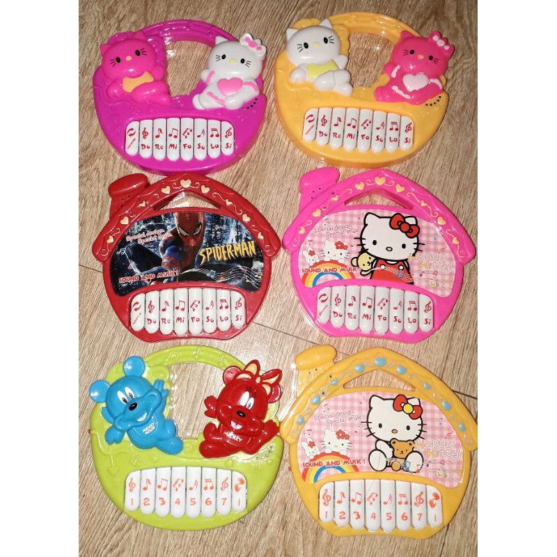 Một chiếc đàn mini mèo kitty bằng nhựa có 2 chế độ_ tặng kèm pin