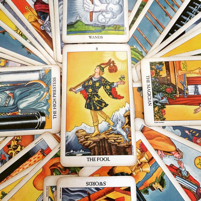 Bộ bài Radiant Rider-Waite Tarot Tin