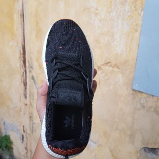 Giày thể thao Prophere màu Đen chấm cam