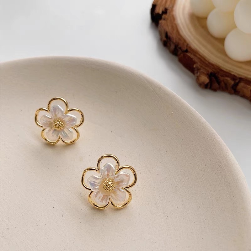 Bông tai xi mạ hoa cúc xinh xắn