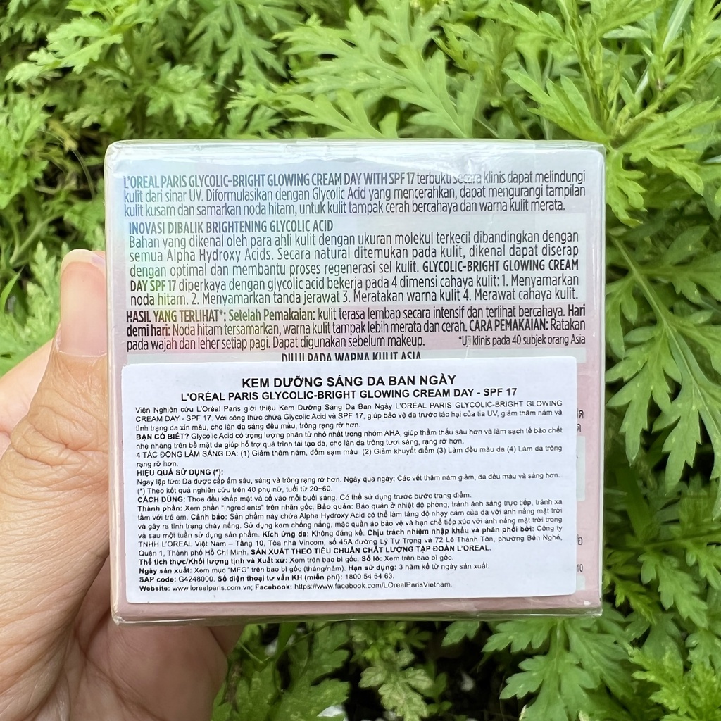 Kem Dưỡng Sáng Da Ban Ngày Loreal Paris Glycolic-Bright Glowing Cream Day SPF 17 - 15ml
