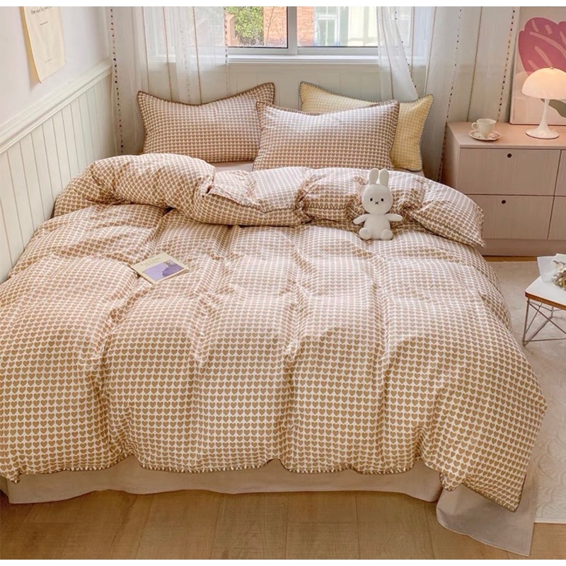 Bộ chăn ga Cotton Poly hoạ tiết tim nhiều màu nền vàng hồng MÂY BEDDING đủ kích thước nệm