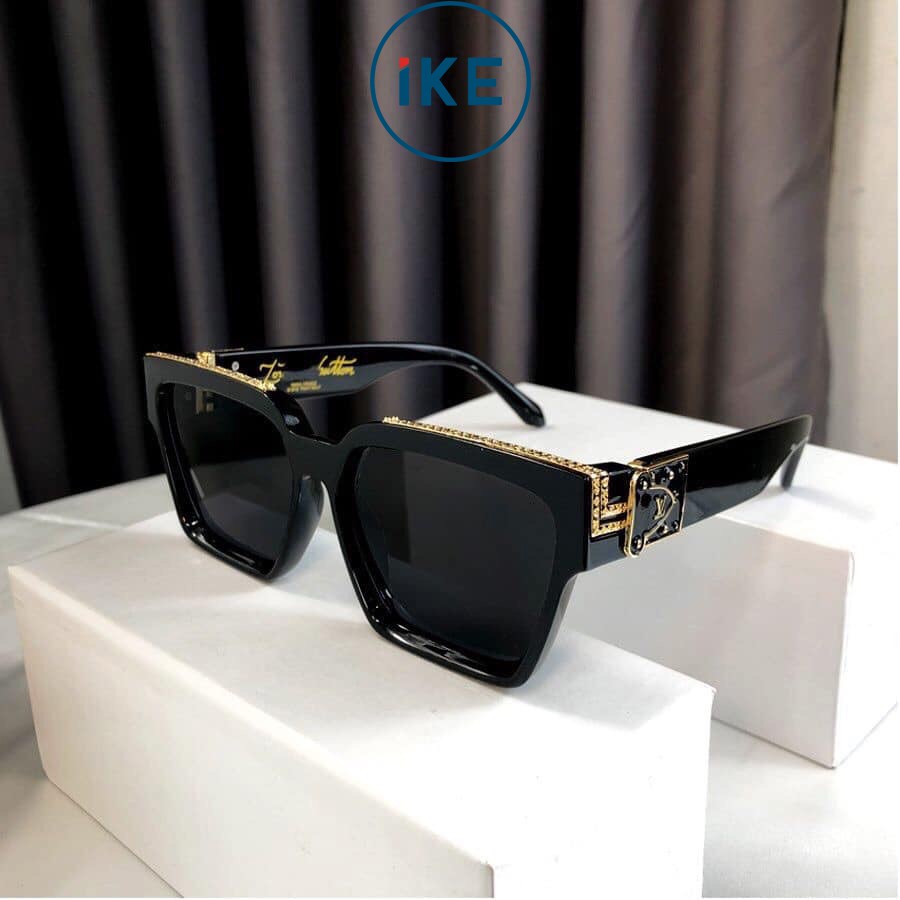 Kính mát nữ iKE - 9736, với thiết kế ôm gọn thân mũi giúp tôn thêm nét đẹp cho khuôn mặt