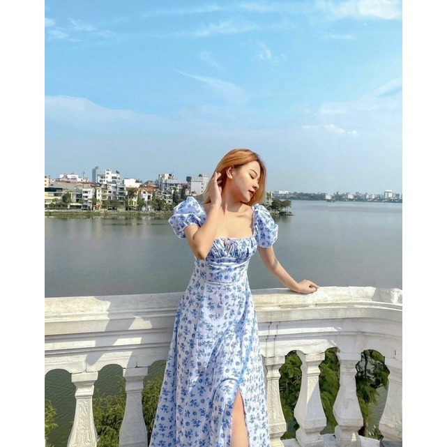 Đầm hoa trắng đỏ nhíu ngực xẻ đùi