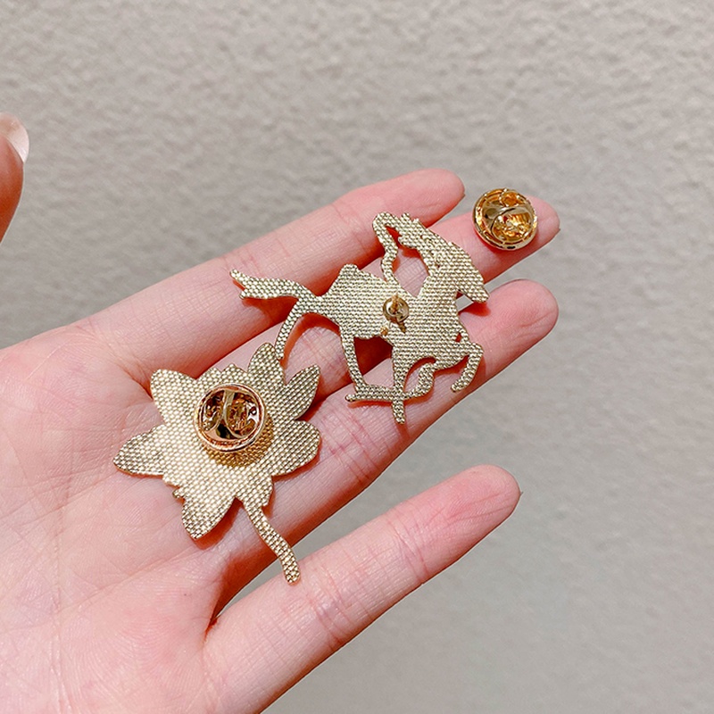 Ghim Cài Áo Kim Loại Hình Hoa Sen Cá Tính Phong Cách Trung Quốc