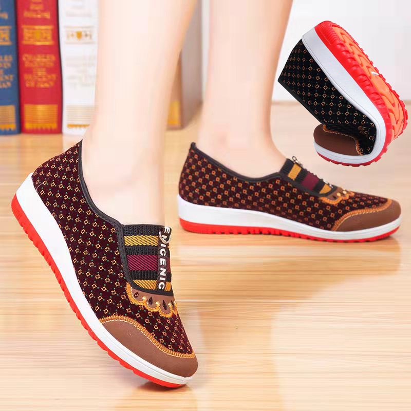 Giày vải canvas đế bằng thoải mái thời trang xuân thu phong cách Bắc Kinh cổ điển cho nữ trung niên và lớn tuổi