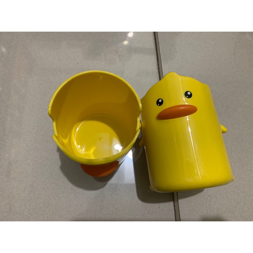 🔹 Ống Cắm Bút Để Bàn Hình Chú Vịt Vàng Hoạt Hình Dễ Thương