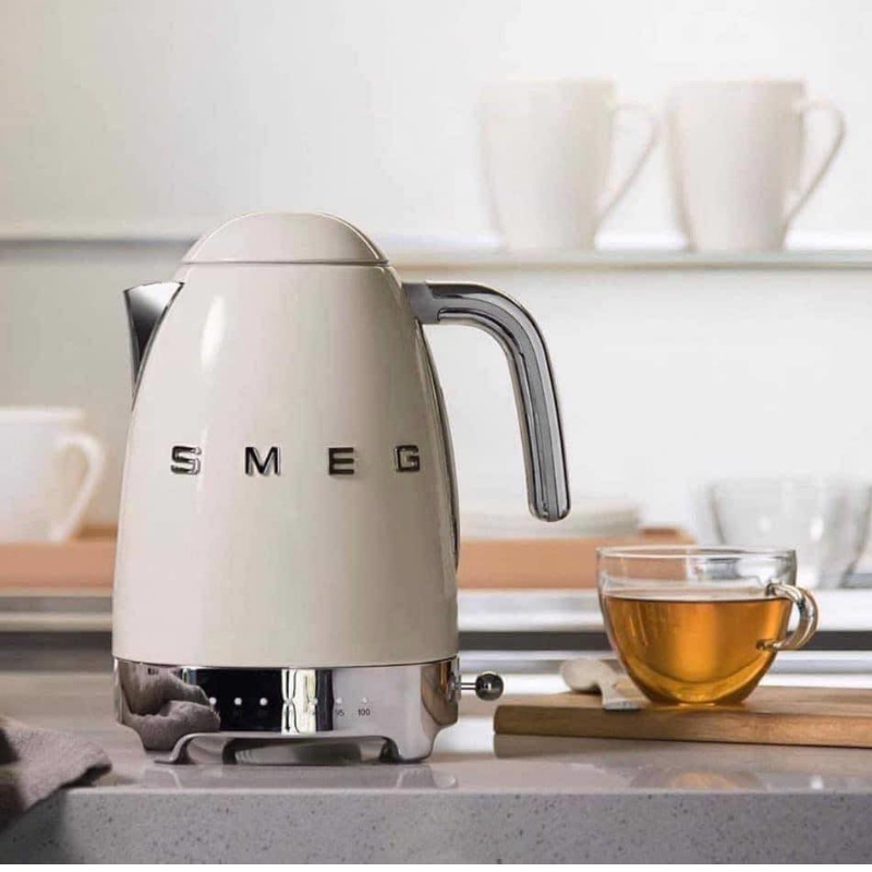 Ấm siêu tốc mini SMEG KLF05CREU - màu kem (0,8L)