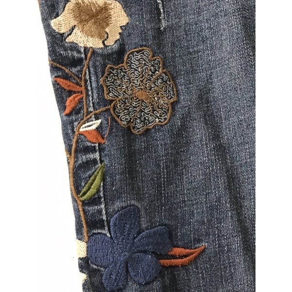 Quần jean thêu hoa. A06