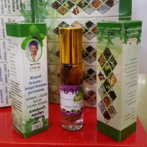 Dầu lăn thảo mộc Bà Già 13 vị OTOP 8ml Thái Lan