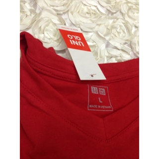 Áo pull trơn cổ tim Uni