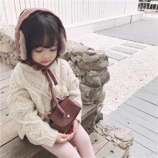 Áo len cao cổ bé gái