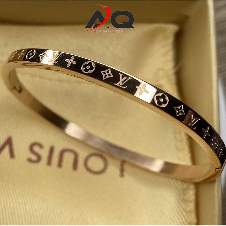 Vòng Tay titan lắc tay LV Kim Loại Khắc Họa Tiết Chữ Louis Vuitton Độc Đáo Thời Trang 2023