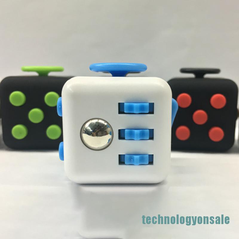 Đồ chơi khối lập phương cầm tay giảm căng thẳng