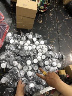Mắt mèo phản quang màu trắng