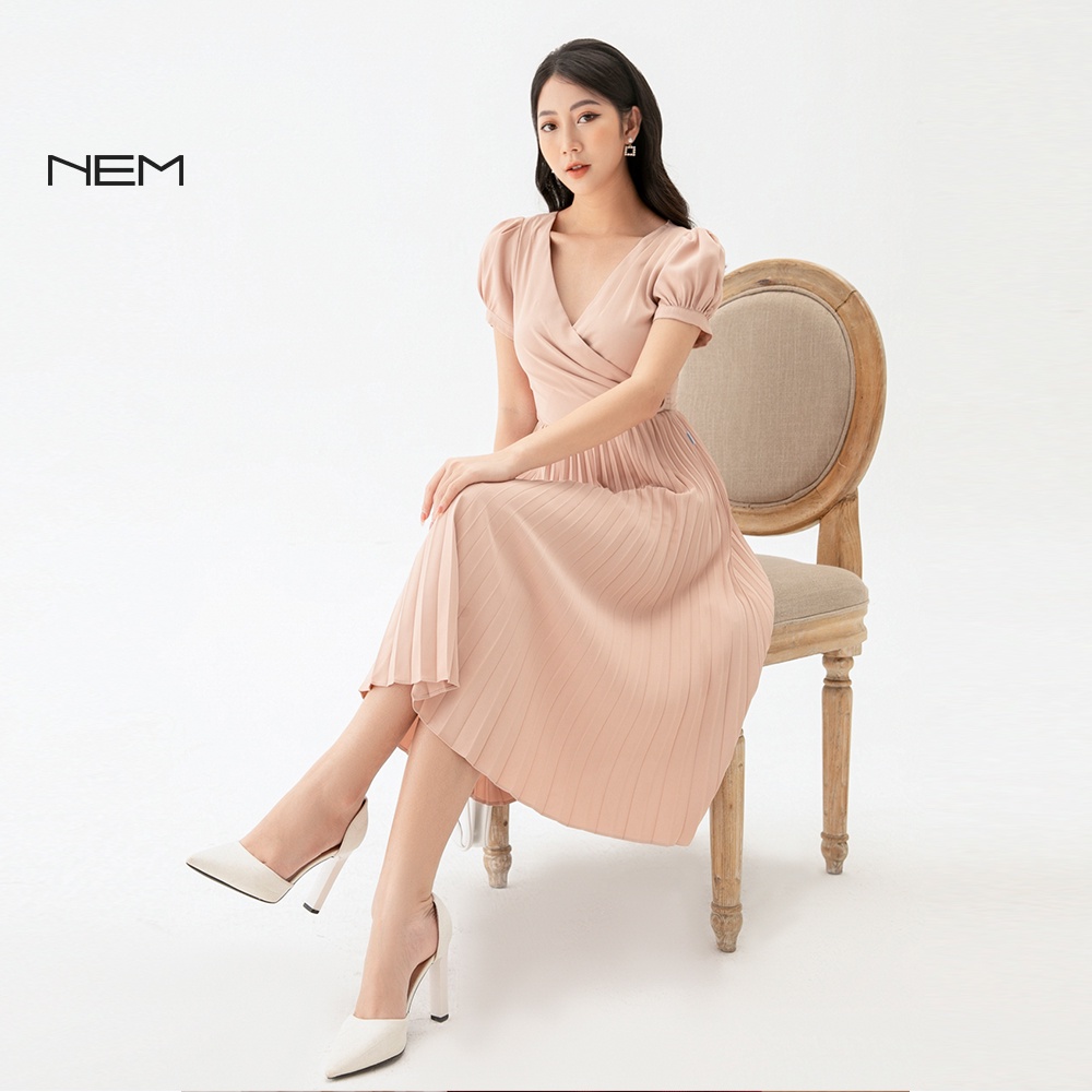 [Mã INCU50 giảm 50K đơn 250K] Đầm nữ thiết kế xếp ly NEM Fashion D50262 | BigBuy360 - bigbuy360.vn