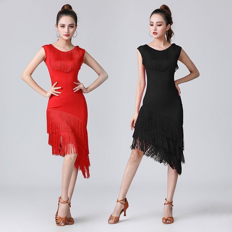 Đầm khiêu vũ tua