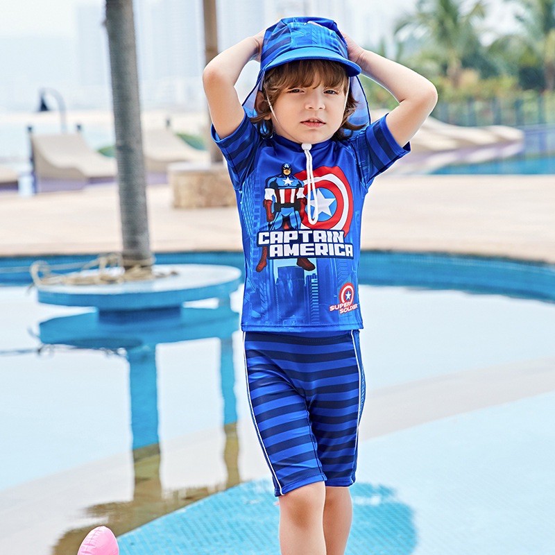Set đồ bơi 3 mảnh bé trai kèm nón che gáy màu xanh dưong in hình captain đội trưởng Mỹ cực hot