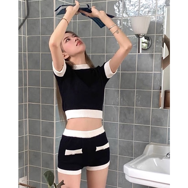 Áo croptop + quần ngắn thể thao Ulzzang