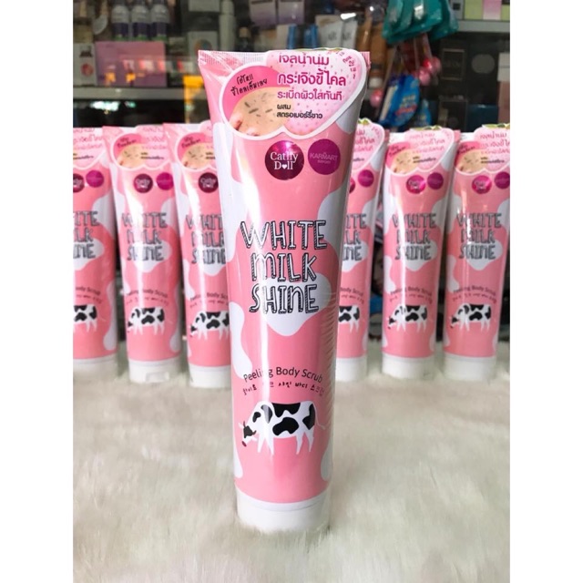 Gel tẩy tế bào chết toàn thân Cathy Doll White Milk Shine 320ml
