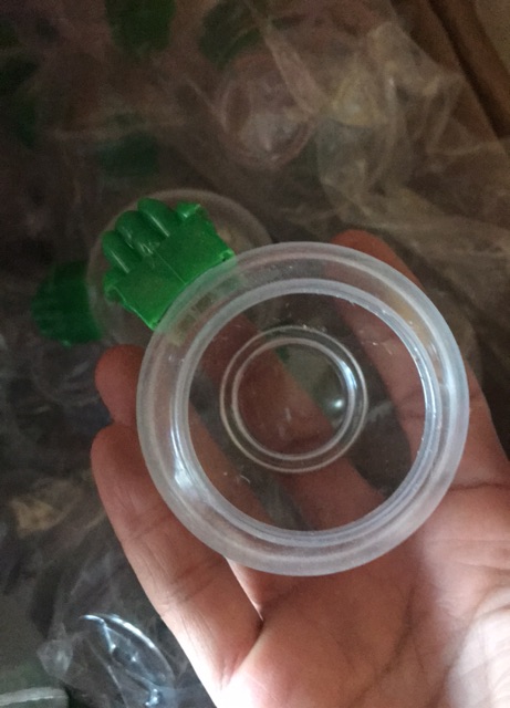 Cóng nhựa quai xanh đựng cám cho chim