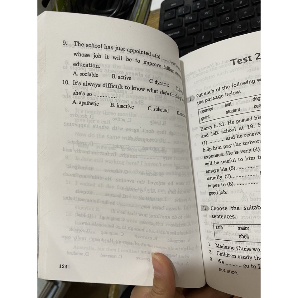Sách -  Bài tập tiếng anh