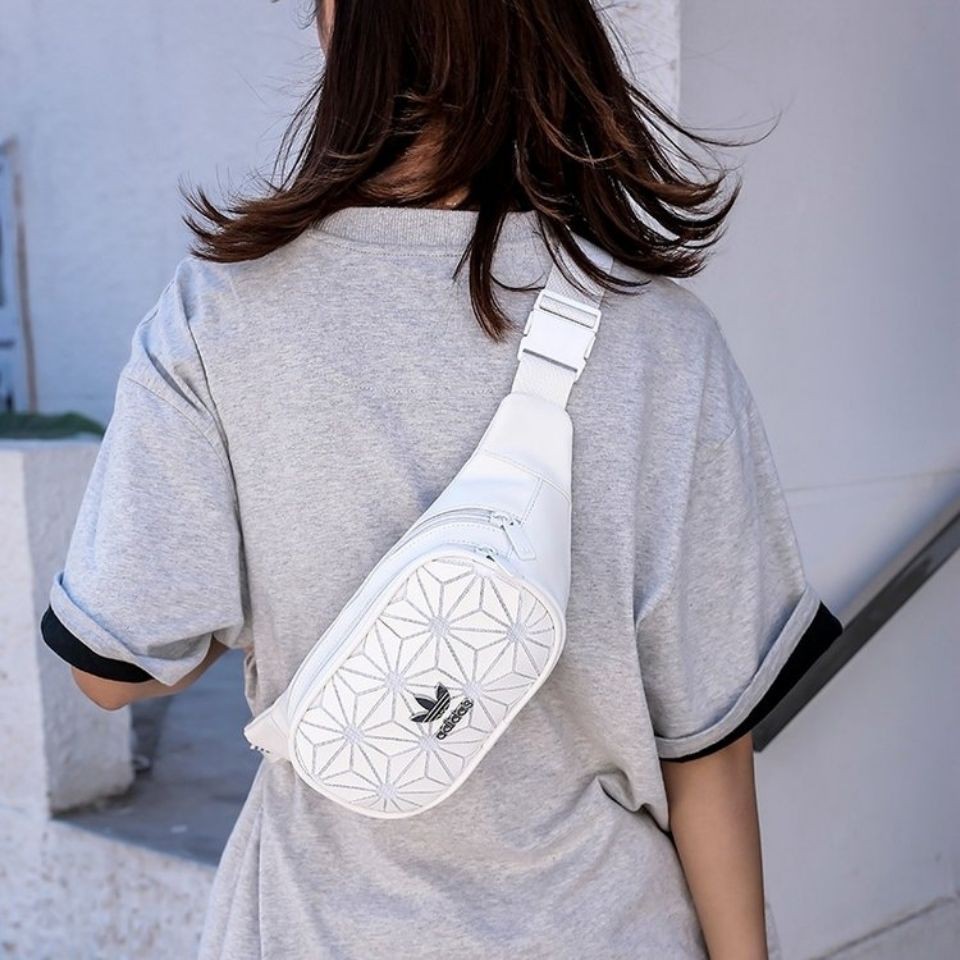 Túi đeo hông Adidas năng động thời trang | BigBuy360 - bigbuy360.vn