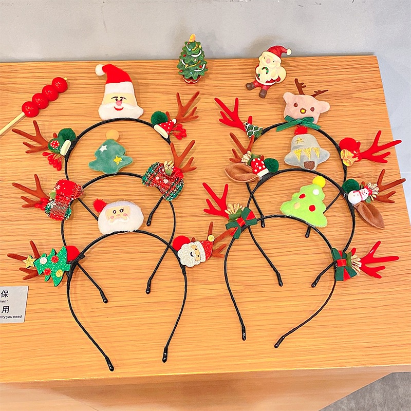 Cài tóc phong cách Giáng sinh dễ thương cho bé gái