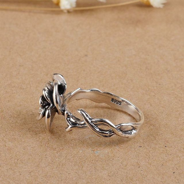 Nhẫn hoa hồng bạc thái