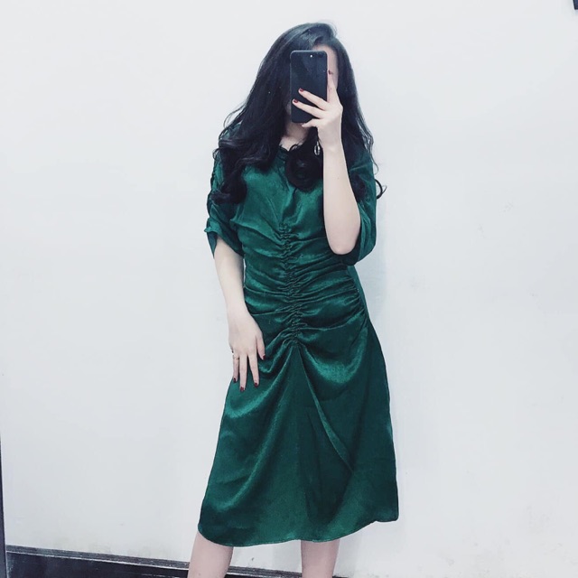 Váy nhún eo Hồ Ngọc Hà