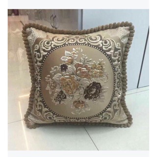 Gối tựa lưng đỏ