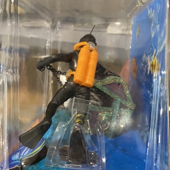 Thợ lặn tìm kho báu trang trí hồ cá