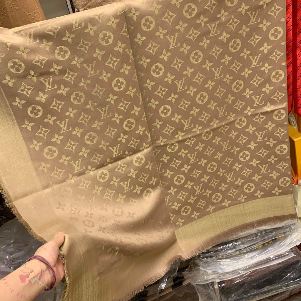 Khăn Choàng Lụa Vuông Be Nhũ Vàng Lv siêu cấp 1.4m