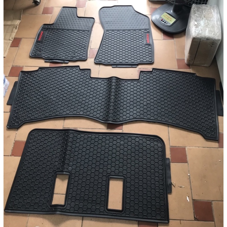Thảm trải sàn , lót sàn cao su theo xe Toyota Innova 2016-2021 3 hàng ghế