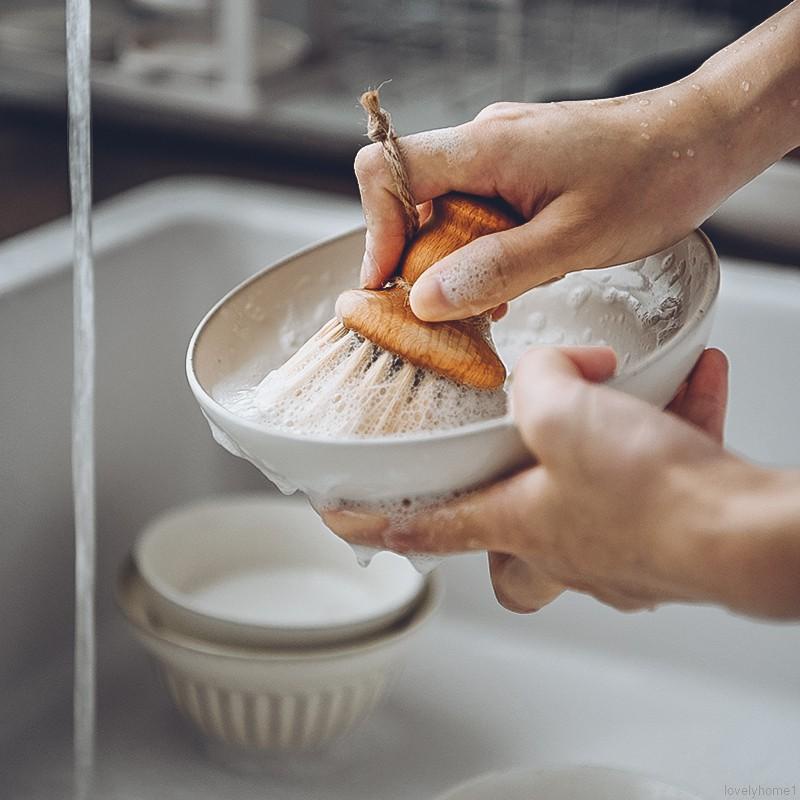 Cọ vệ sinh bằng tre tự nhiên hình tròn mini tiện dụng